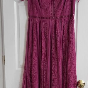 Elegant Lace Maxi Dress in Purple